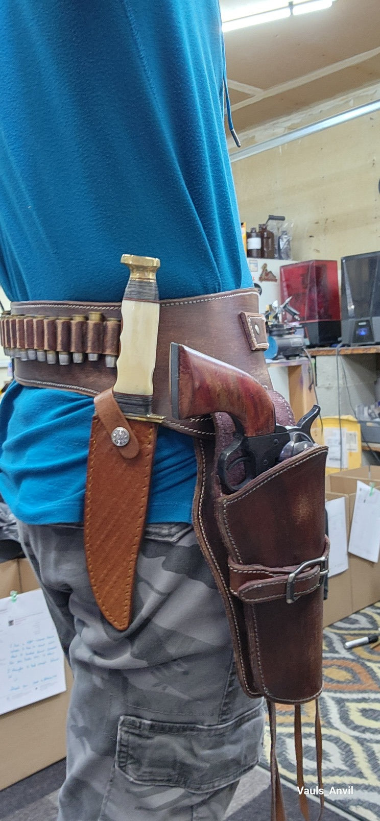 Cattleman Revolver Resin Replica - RDR2 Cosplay Prop - Spinning and Removable Cylinder