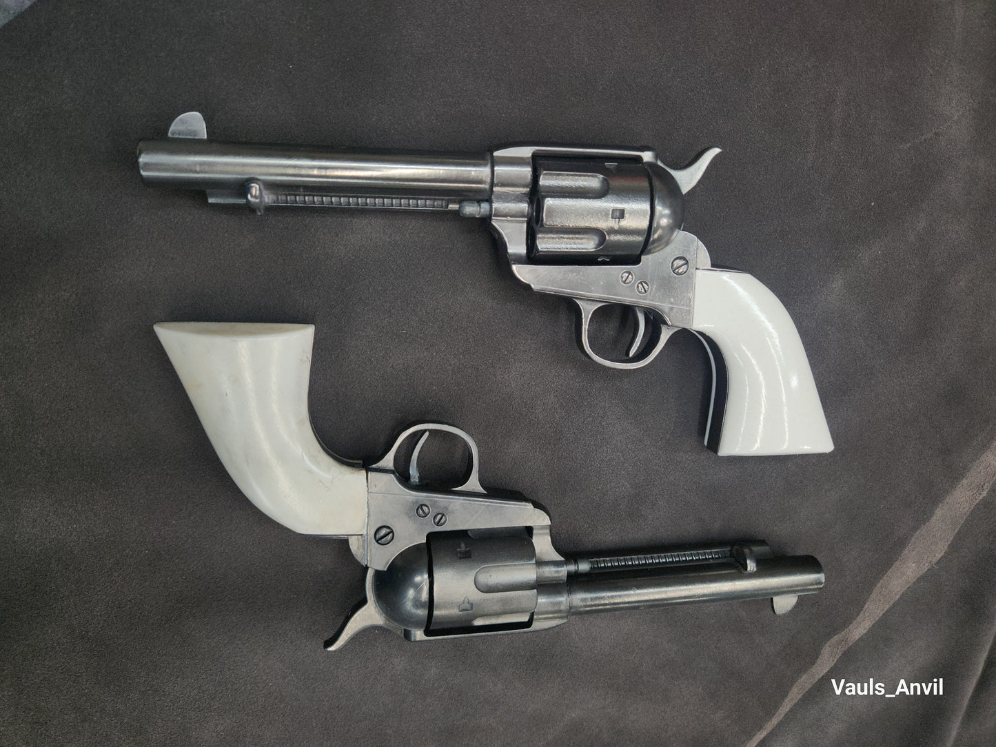 Cattleman Revolver Resin Replica - RDR2 Cosplay Prop - Spinning and Removable Cylinder