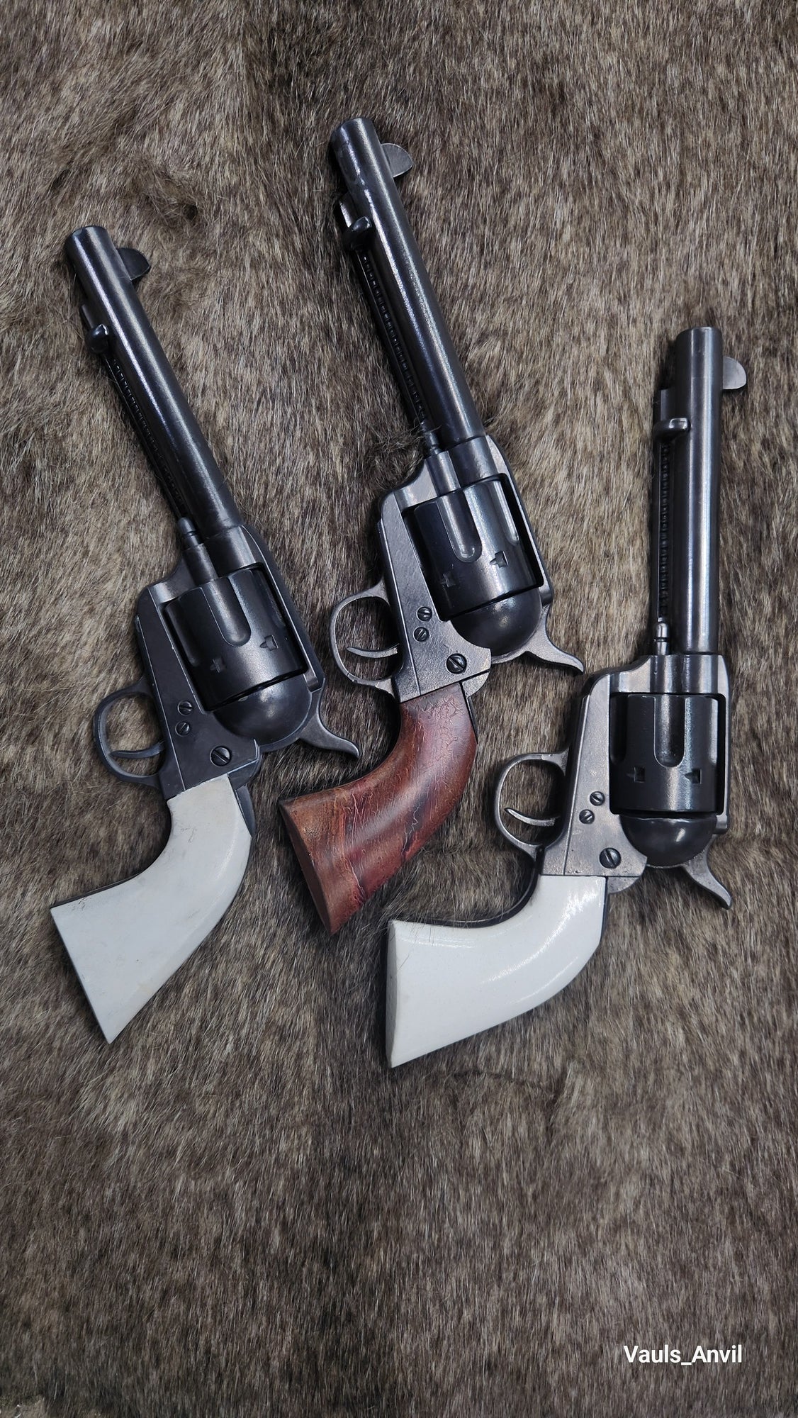 Cattleman Revolver Resin Replica - RDR2 Cosplay Prop - Spinning and Removable Cylinder