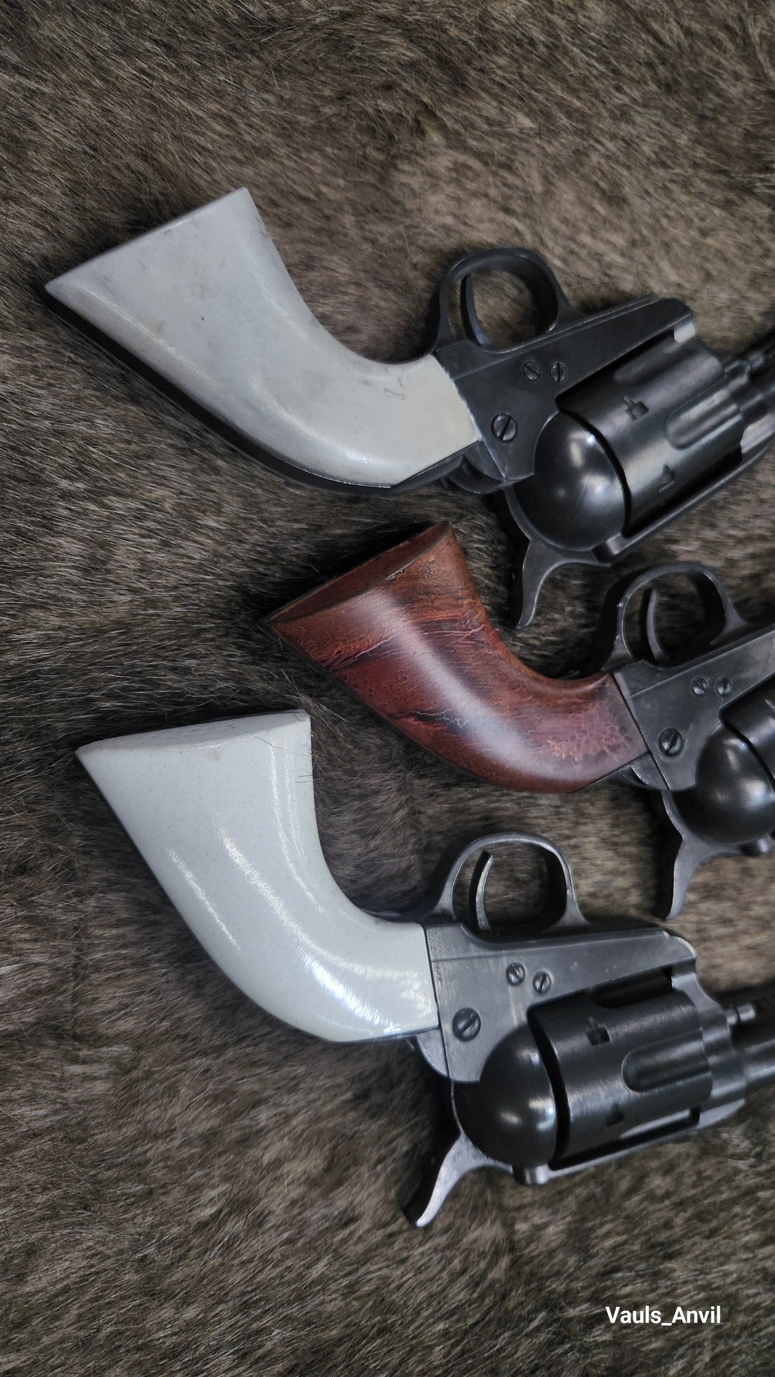 Cattleman Revolver Resin Replica - RDR2 Cosplay Prop - Spinning and Removable Cylinder